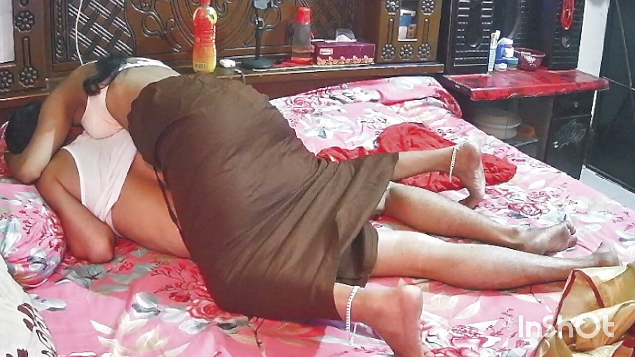Desi Bangla情侣真实自拍 Hardcore 猛干，紧致湿润的小穴
