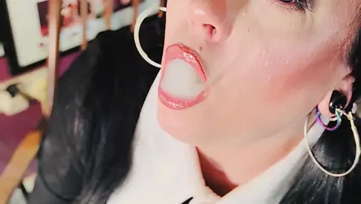 Mittwoch addams raucht eine Zigarette für ihre baby-ghulls! Tina snua raucht einen korkenkmau - OMI snap atmet ein, OME driftet