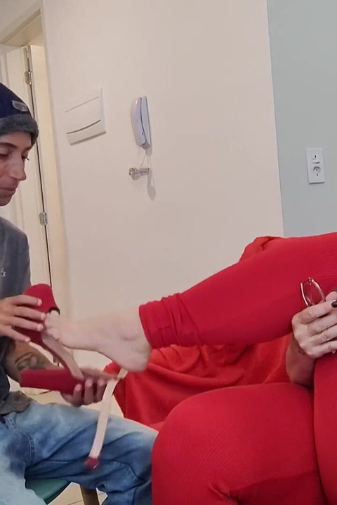 Brincadeira Com Lindos Pezinhos Da Tiffany Montavani