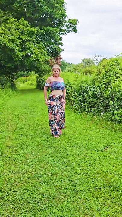 BIG MATURE MOMMY TITTY outdoor clips from my ONLYFAN Page released