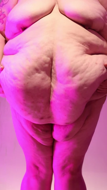 Nude BBW belly shaking