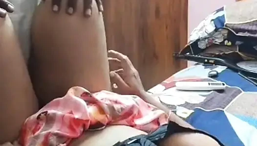 Ibu rumah tangga India yang cantik dengan kain sari dientot posisi misionaris