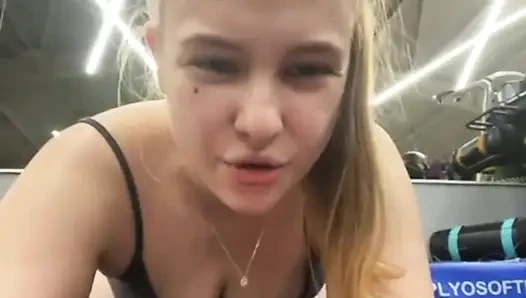 Jucielussie cumming in the gym