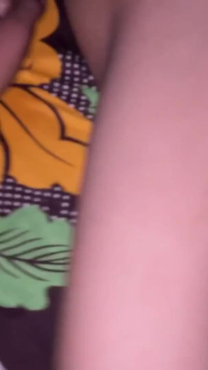 Momento épico de "Me follo a mi hermanastra cuando no hay nadie en casa🥵"