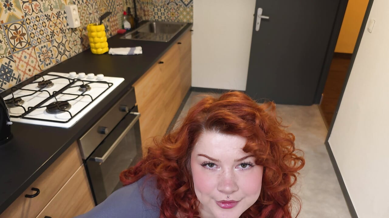 Istri Anda sangat membosankan mari bercinta di dapurnya