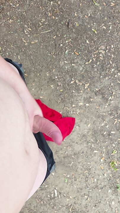 I'm really horny again in the parking lot in the forest a671