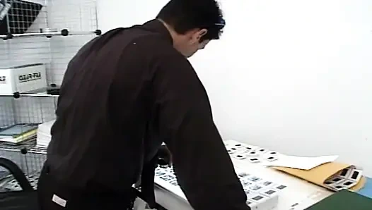 Das ist eine kurvige blonde schlampe, die gerne große schwänze befriedigt