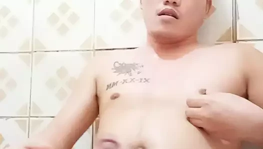 Duş🚿 almadan önce mastürbasyon yapıyor