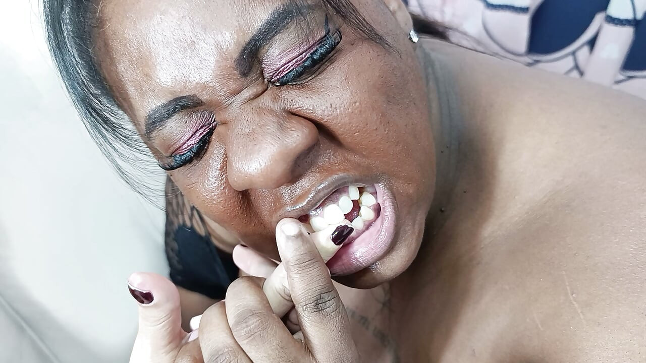 Thsmmy BBW strafte me met meerdere beetjes