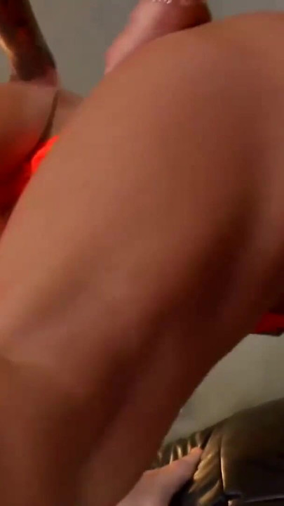 "सेक्सी Susi milf(चोदने लायक मम्मी) und 2 dicke pimmel" से भावनात्मक क्षण