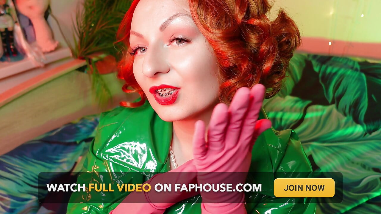 Hübsches pin-up-modell Arya und rosa latex-haushaltshandschuhe