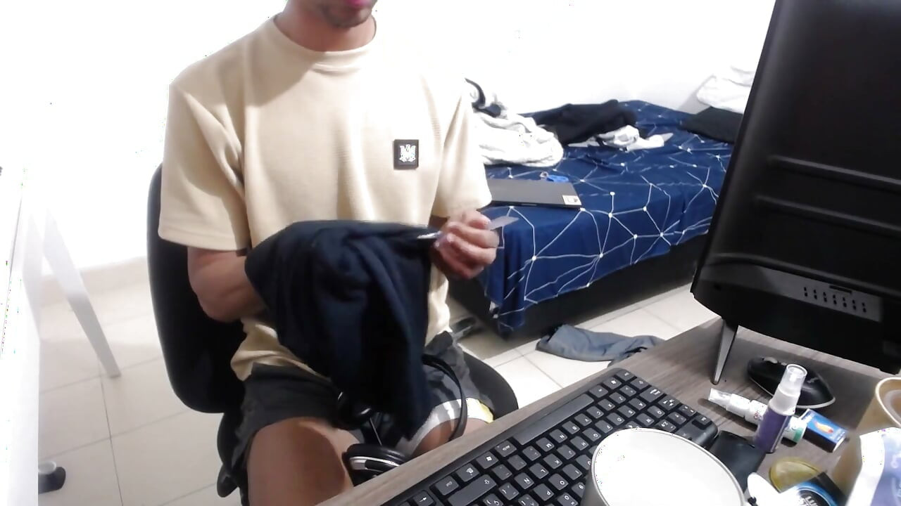 Having a Little Fun, Showing Ass and Coming