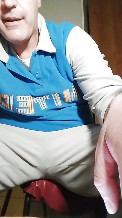 Поглинаюче задоволення від того, як мастурбувати твій член чистим задоволенням!