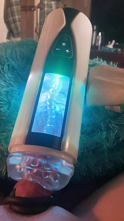 Menyentuh zakar kecil saya