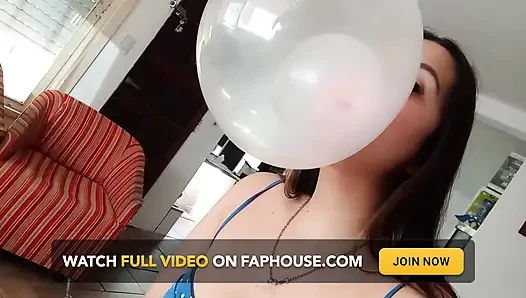 Riesige und unordentliche Bubblegum Bubbles machen - Bunny Looner
