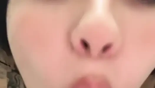 Küçük ağız peri emiyor