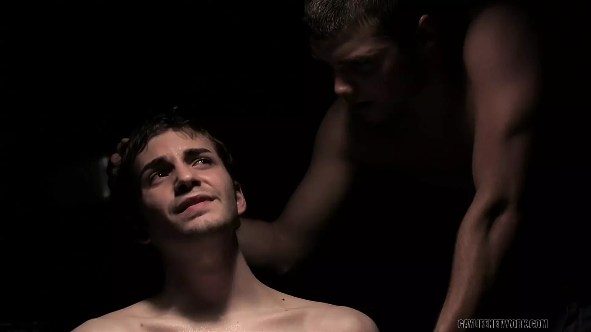Twink tyler casson menguras sperma wade warren dengan kontol besar