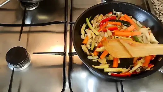 Birlikte yemek yapmak ve biraz daha eğlenceli...