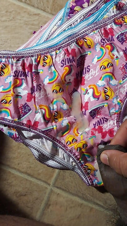 Bratz külot jojo siwa külota boşalıyor