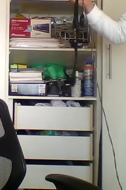 Ma femme après s’être masturbée en regardant du porno se fait éjaculer sur les seins par son amant