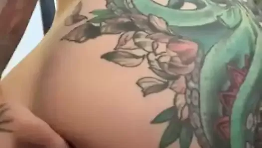 Tatted queen suction dildo anal