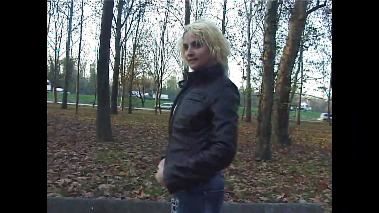 Büyük memeli klasik sarışın orta yaşlı seksi kadın amatör yarakla sikiliyor ve ağzına boşalıyor