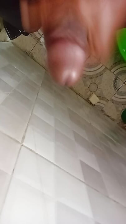 Tip s velikim crnim kurcem drka nakon što mu je odbijena pička