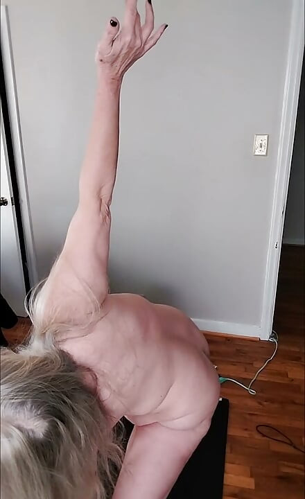 Hot Sexy MILF BBW Does Her Morning Yoga!