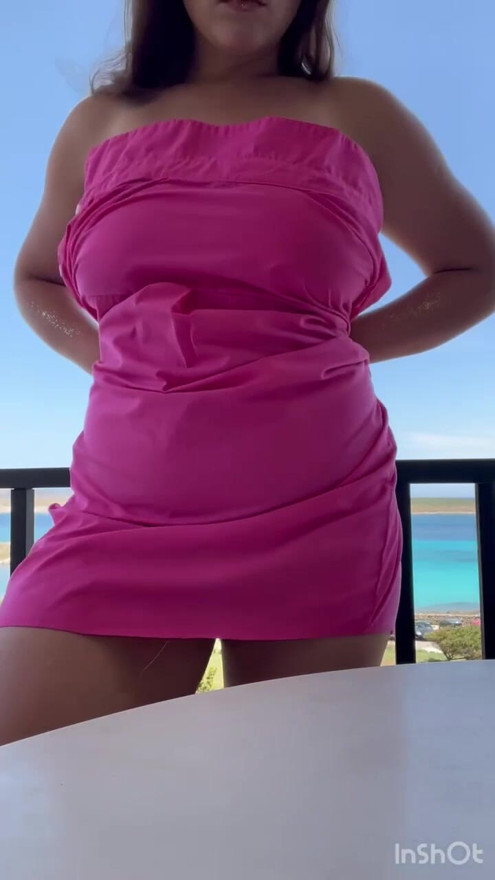 Curvy figure. Luscious locks. Pure passion 🔥 Become a part of my world on OnlyFans!