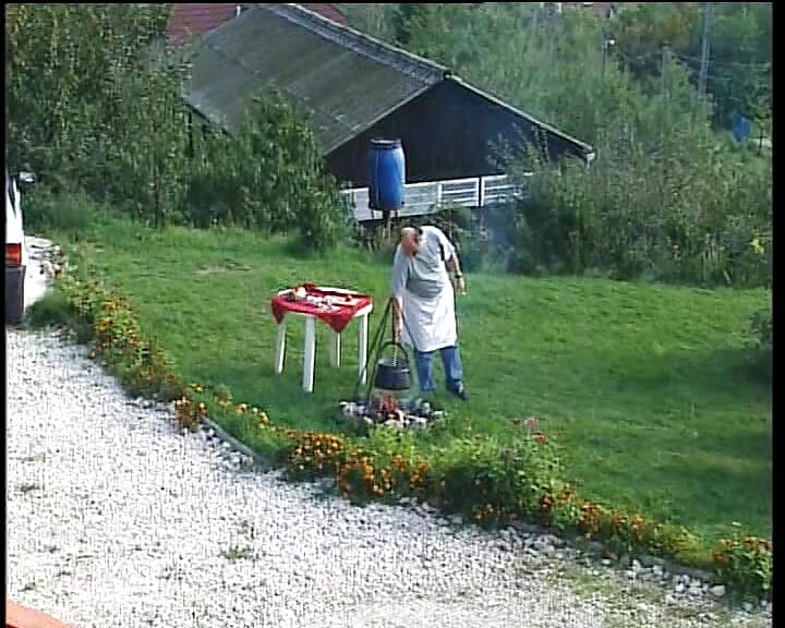 Nemačke dame su ovde da zadovolje dva tipa na otvorenom