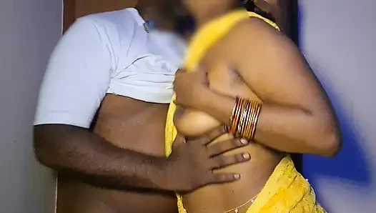 Pertunjukan erotis tante seksi india yang nggak nongol dan sama suaminya