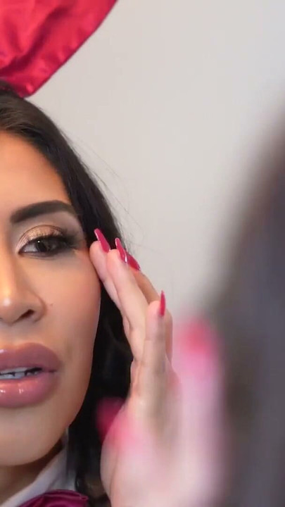 Busty latina Tokyo Lynn forfører sin roomie og får ham til at sprøjte dybt i sin MILF-fisse - MomDrips | Klip 1