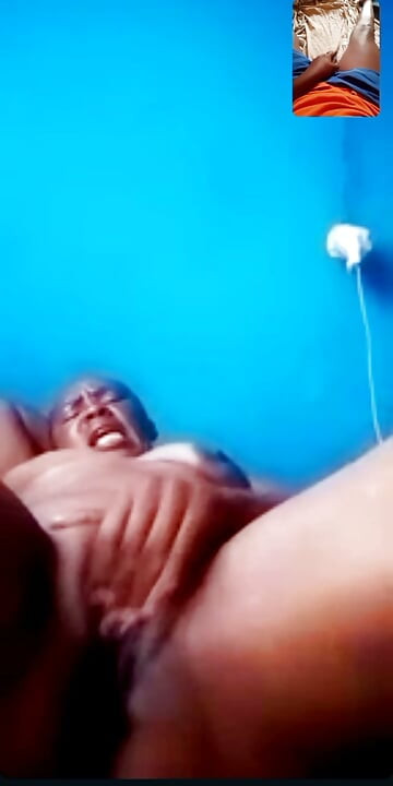 Horny cougar at it again ,she end up masturbating