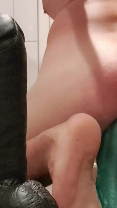 Anal6Slaveはディルドで時間を潰すために少し遊ぶ |クリップ1