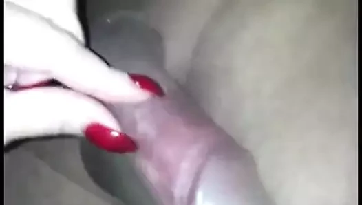 uzun seksi kırmızı tırnaklar alay horoz