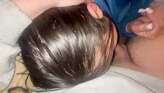 Blowjob pagi membuat hariku lebih indah