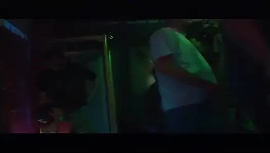 Olgun kulüp sürtükleri vahşi grup sikiş festivalinde sırılsıklam