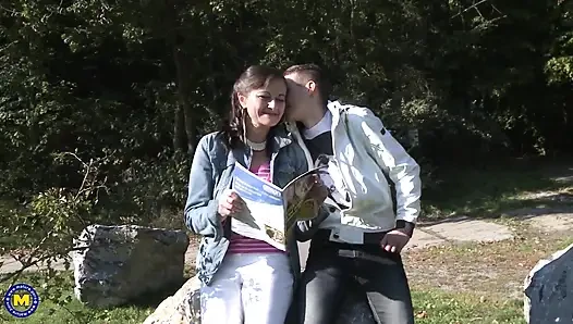 Vollbusige reife hottie bekommt es hart