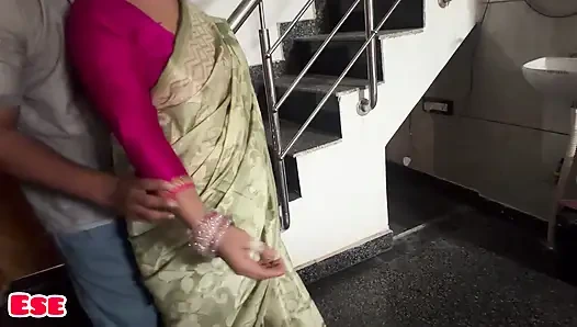 Жену дези трахают на лестнице и делают хороший минет