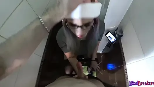Çok ateşli seksi üvey kız kardeşimi tuvalette sikme edepsiz tatil fantezim