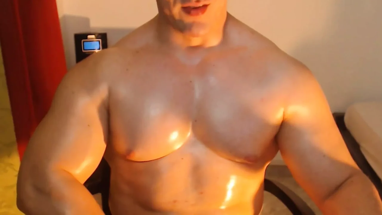 Muscular guy show off his body and dick