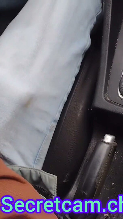 Tepkisini görmek için uber sürücüsünün sikine dokunuyor | Klip 1