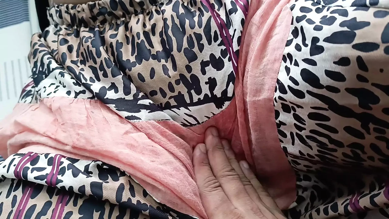 Mallu house wife pussy show with her college friend while her husband not in home,  mallu cheating wife fun with her boy friend