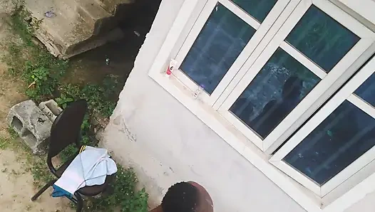 Его шаг пришел к ней домой и хотел отправить его на поручение, он начал целовать ее и трахнул ее, пока она делает ее упражнения