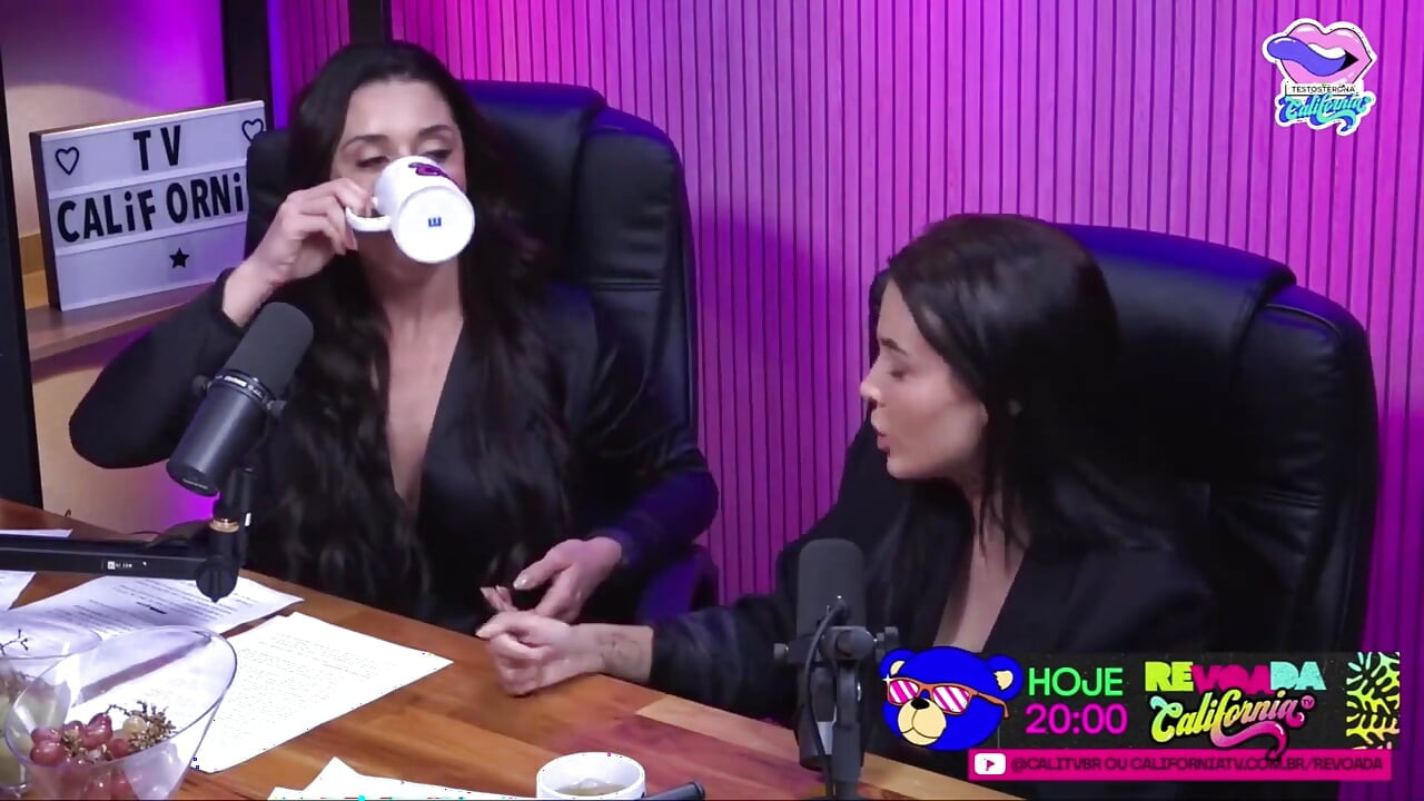Two Hotties in a Show of Dirty Talk - Bruna Carlos and Luciana Picchi