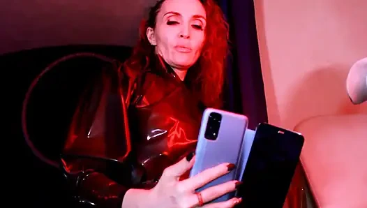 Eva latex fetish si tante seksi dengan pantat bahenol lagi asik ngentot memek beceknya sampai dicrot di dalam