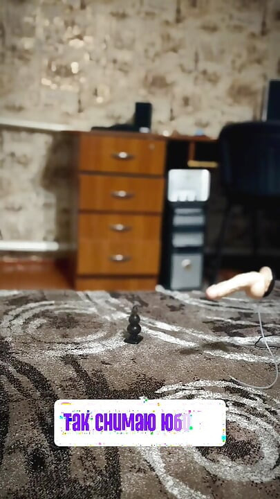 Sonechka25 joue avec le sperme de ses amants (avale et remplit son cul de sperme de préservatifs usagés)