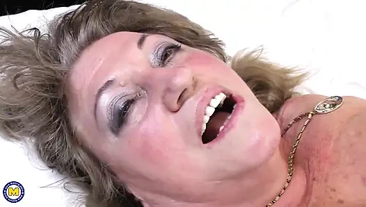 70-jährige Oma Katerina Hat Eine Lustige Lesbische Nacht Mit Dem Jungen Schätzchen Elrika