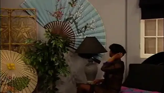 Cinta kamar tidur lesbian hitam dan Asia