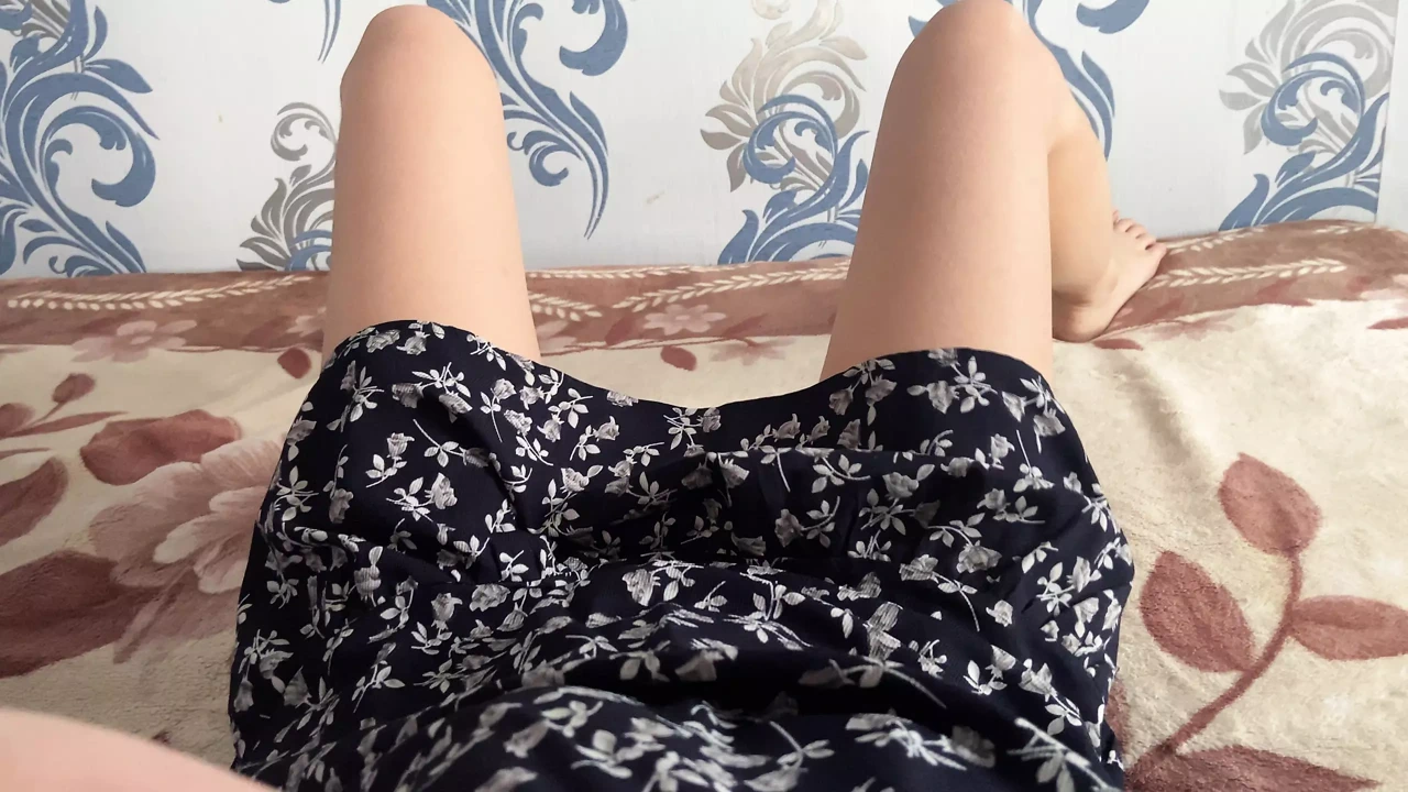 在我性感的腿和阴户上打手枪